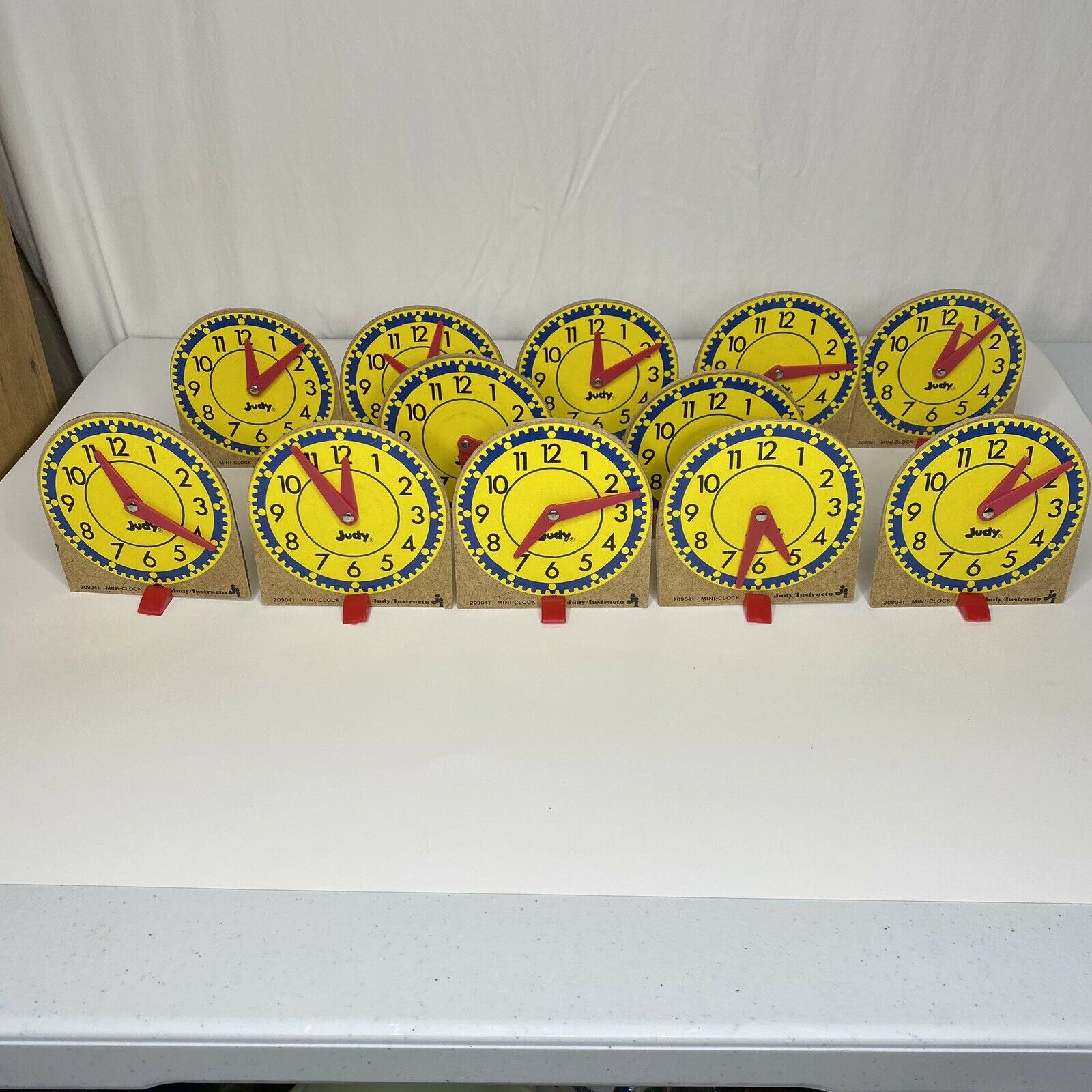Vintage Original Mini Clocks Judy Instructo 209041 Set Of 12 In Box With Stands